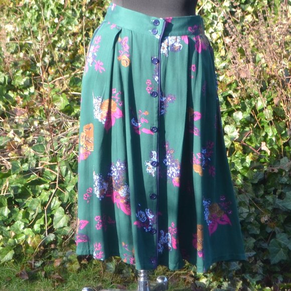 Modcloth Dresses & Skirts - NWOT Modcloth 1X Green Floral A-Line Midi Skirt
